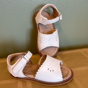 Elephantito classic white sandals with scalloped edges baby girls size 6.5